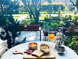 Desayuno buffet todos los días (con cargo)