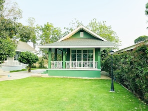 1-Bedroom Villa | 2 bedrooms, individually decorated, individually furnished, desk