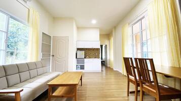 2-Bedrooms Villa | Individually decorated, individually furnished, desk, free WiFi