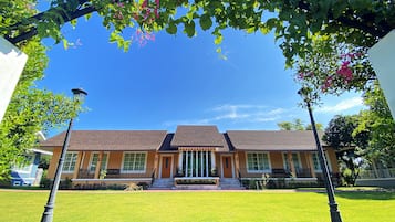 2-Bedrooms Villa | Individually decorated, individually furnished, desk, free WiFi