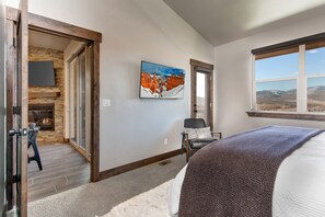3 bedrooms, travel cot, WiFi, bed sheets - Modern Mountain Luxury - Bonus room, Humidifier, Wi-Fi & Hot Tub! (Kamas)