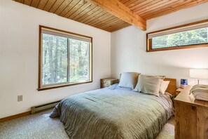 4 bedrooms, internet, bed sheets