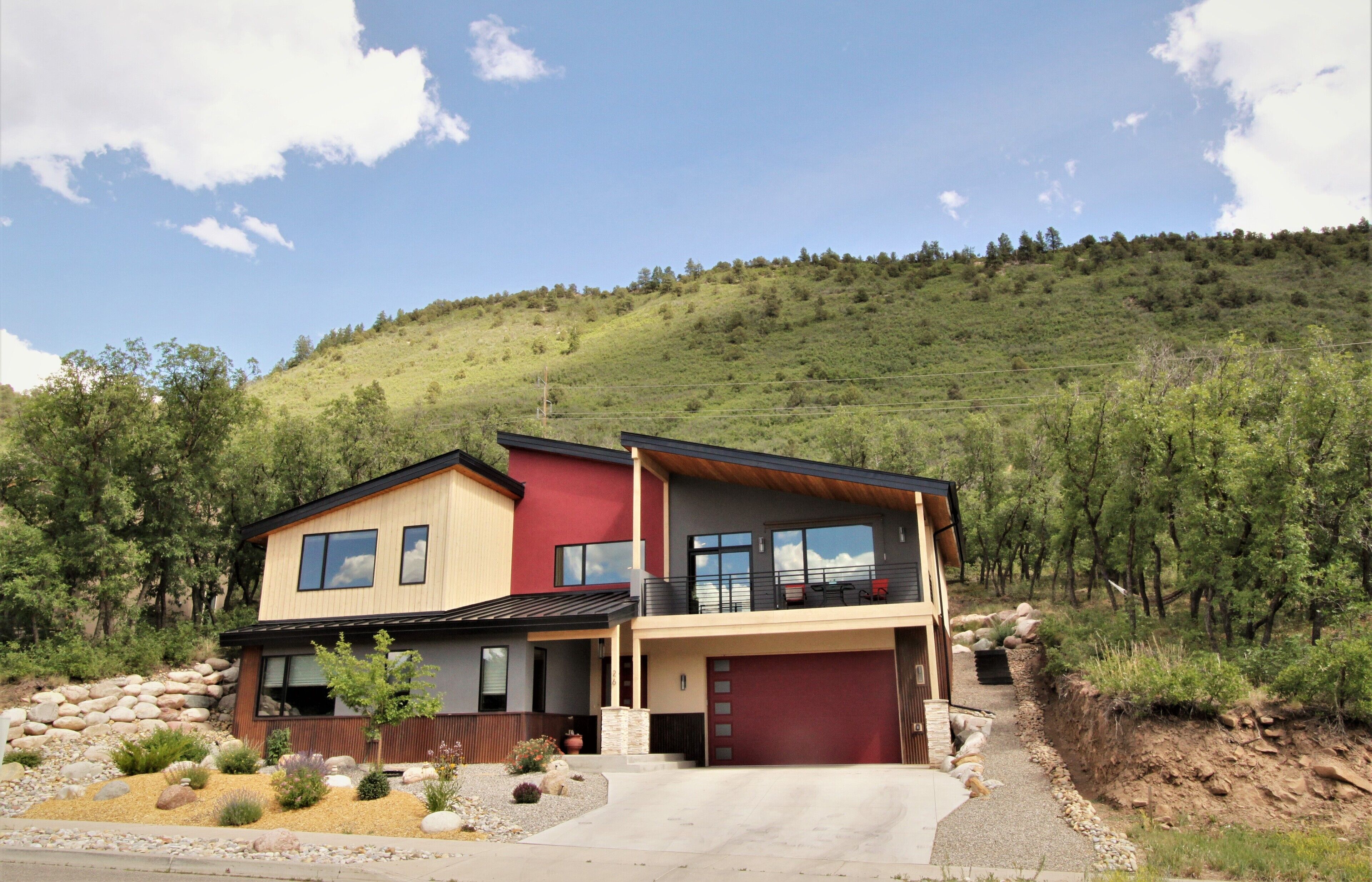Durango in-town modern house with breathtaking mountain views