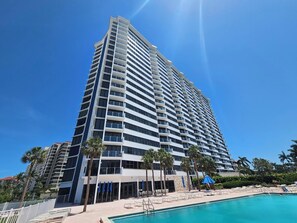 Piscina all'aperto, una piscina riscaldata