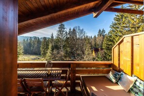 Outdoor dining - Cozy ski/golf/bike retreat under the Chopok Mountain (Bystrá)