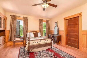 11 bedrooms, iron/ironing board, travel cot, free WiFi - Charming Applebrook Historic Home - Mountain Views & Spacious Grounds (Jefferson)
