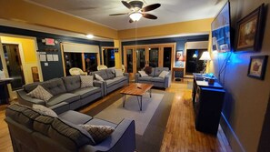 Interior - Charming Applebrook Historic Home - Mountain Views & Spacious Grounds (Jefferson)