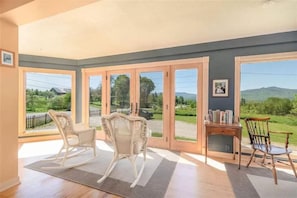 Interior - Charming Applebrook Historic Home - Mountain Views & Spacious Grounds (Jefferson)