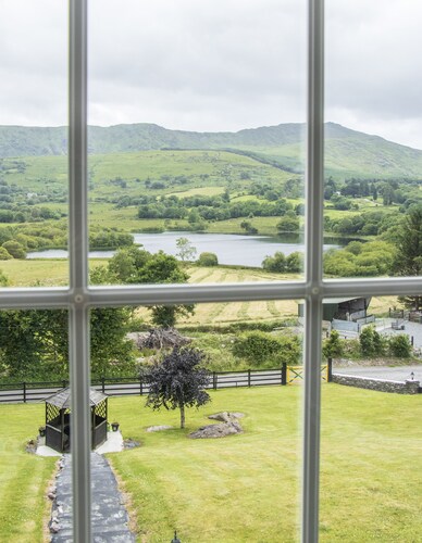 3 bedroom house on a farm , situated on the Beara Way walking trail.