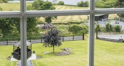 3 bedroom house on a farm , situated on the Beara Way walking trail.