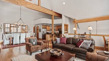 Smart TV, chimenea y monitor de computadora