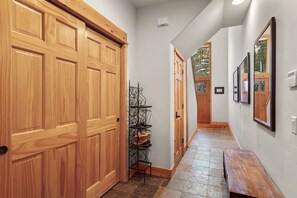 Interior - Peak 10 Place - Free Winter Shuttle to Lift - Ski-In, Ski-Out for Experts Only (Breckenridge)