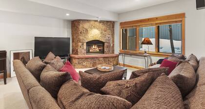 Peak 10 Place - Free Winter Shuttle to Lift - Ski-In, Ski-Out for Experts Only