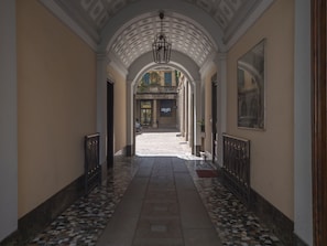 Unclassified image, 3 of 57, button - Fiori - Bright & Stylish loft in the heart of Brera (Milano)