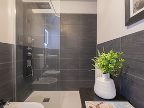 Unclassified image, 4 of 57, button - Fiori - Bright & Stylish loft in the heart of Brera (Milano)