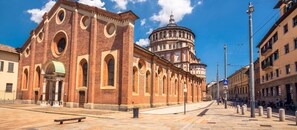 Unclassified image, 5 of 57, button