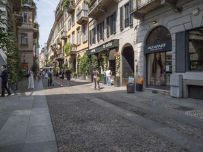 Unclassified image, 5 of 57, button - Fiori - Bright & Stylish loft in the heart of Brera (Milano)
