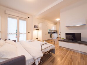 Iron/ironing board, free WiFi, bed sheets - Candiani Building - Bright & Modern Studio with Balcony (Milano)