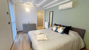 2 Schlafzimmer, BĂŒgeleisen/BĂŒgelbrett, kostenloses WLAN, BettwĂ€sche