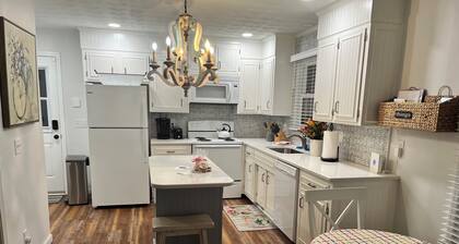 Charming cottage, minutes from Cummins Falls and downtown Cookeville, TN.