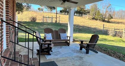 Charming cottage, minutes from Cummins Falls and downtown Cookeville, TN.