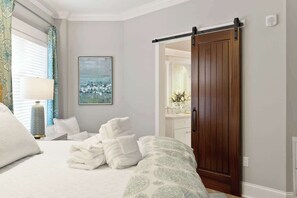 1 bedroom, iron/ironing board, free WiFi, bed sheets - Luxury Villa Pool, Near Beach & Dining Hilton Head (Hilton Head Island)