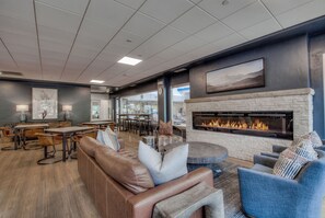 Interior - Mountain View Sunny King Studio at Peak 9 and Main St Ski in/Out (Breckenridge)