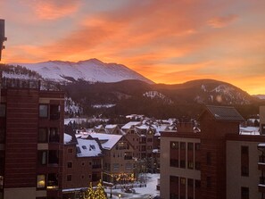 Exterior - Mountain View Sunny King Studio at Peak 9 and Main St Ski in/Out (Breckenridge)