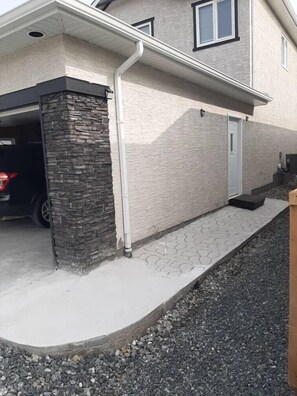 المنطقة المحيطة بالمنشأة