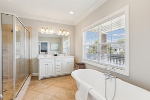 Bathtub, towels