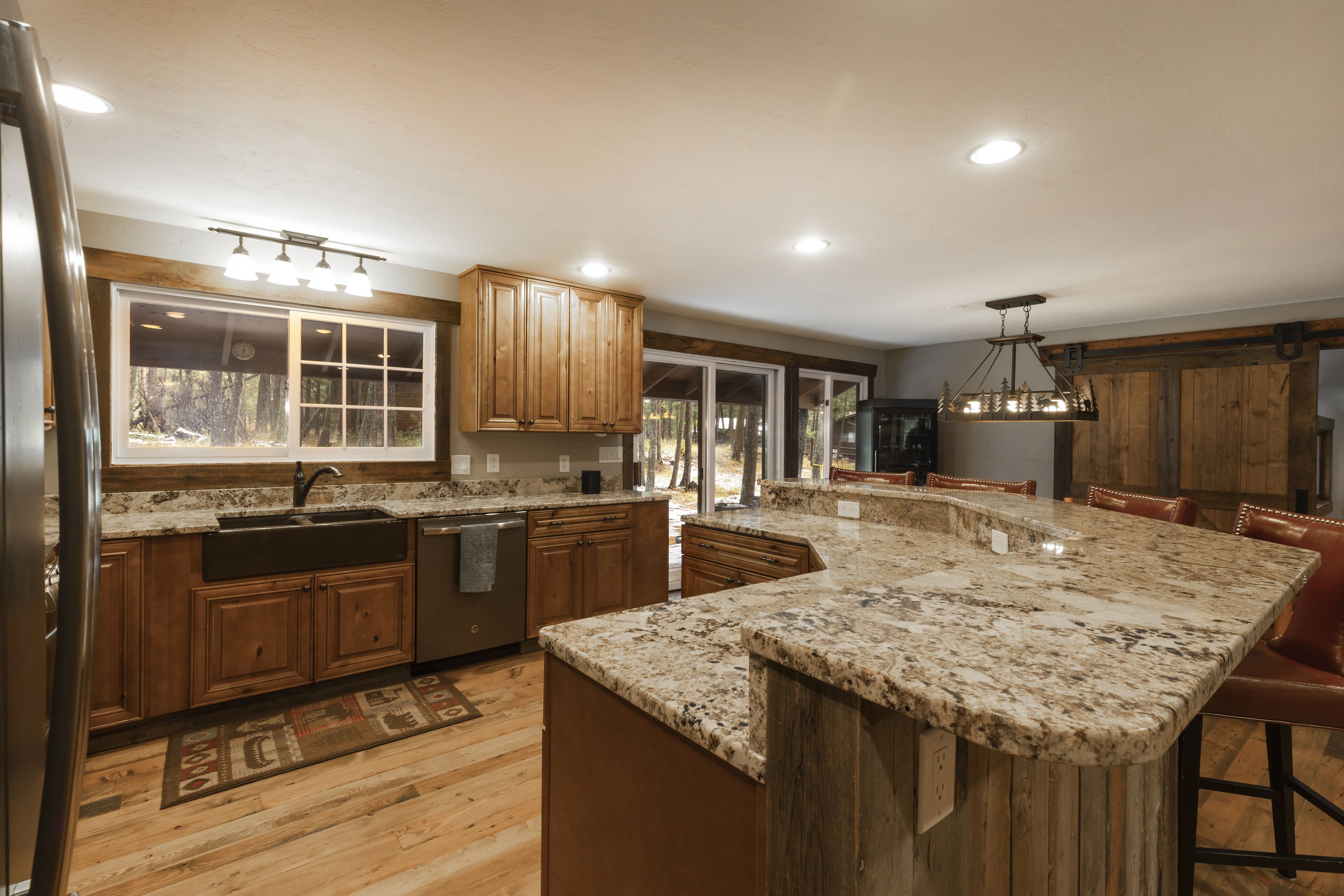 **New hot tub - Minutes from skiing, bike trails , whitefish lake beach and downtown Whitefish!!!