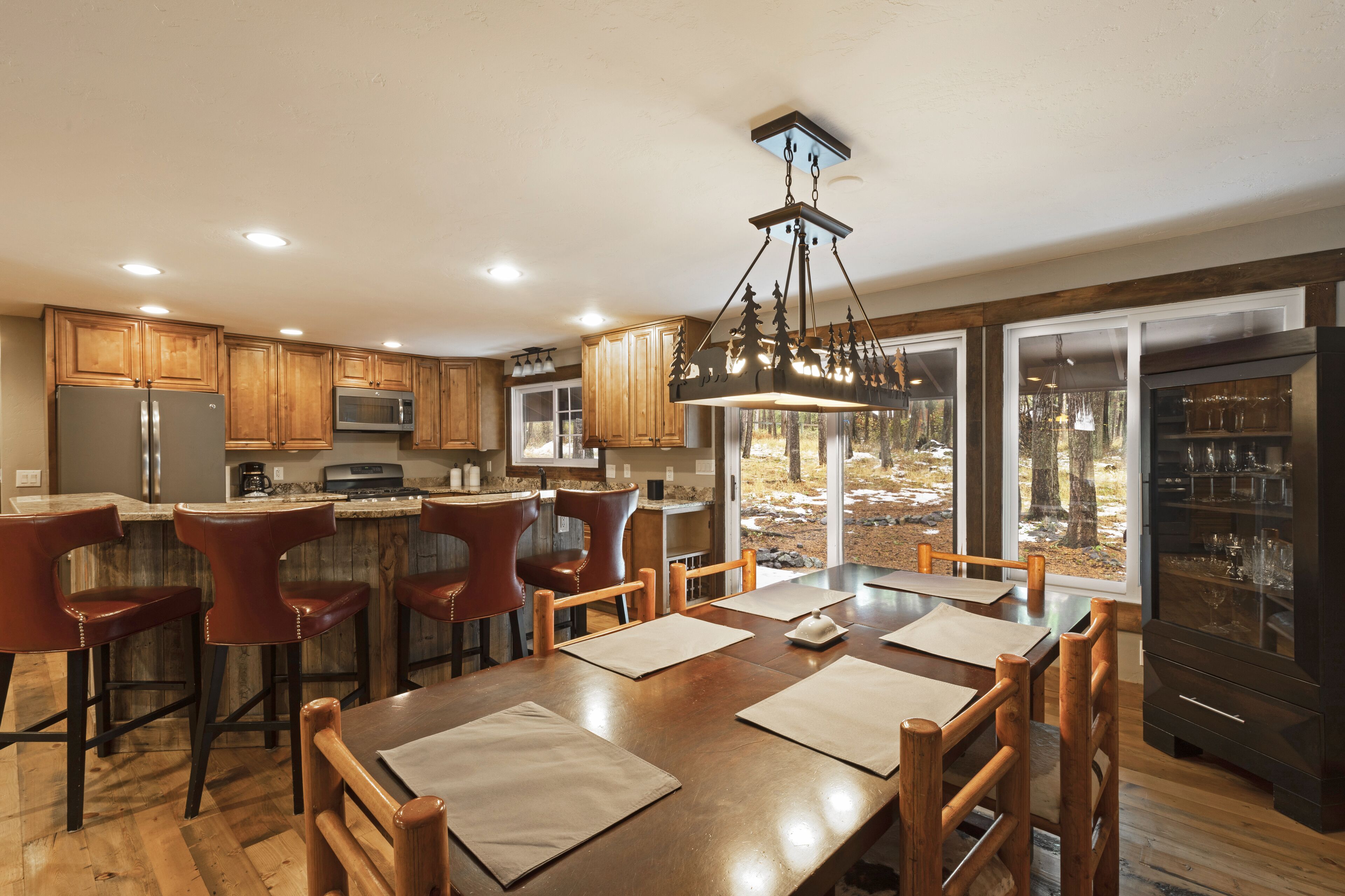 **New hot tub - Minutes from skiing, bike trails , whitefish lake beach and downtown Whitefish!!!