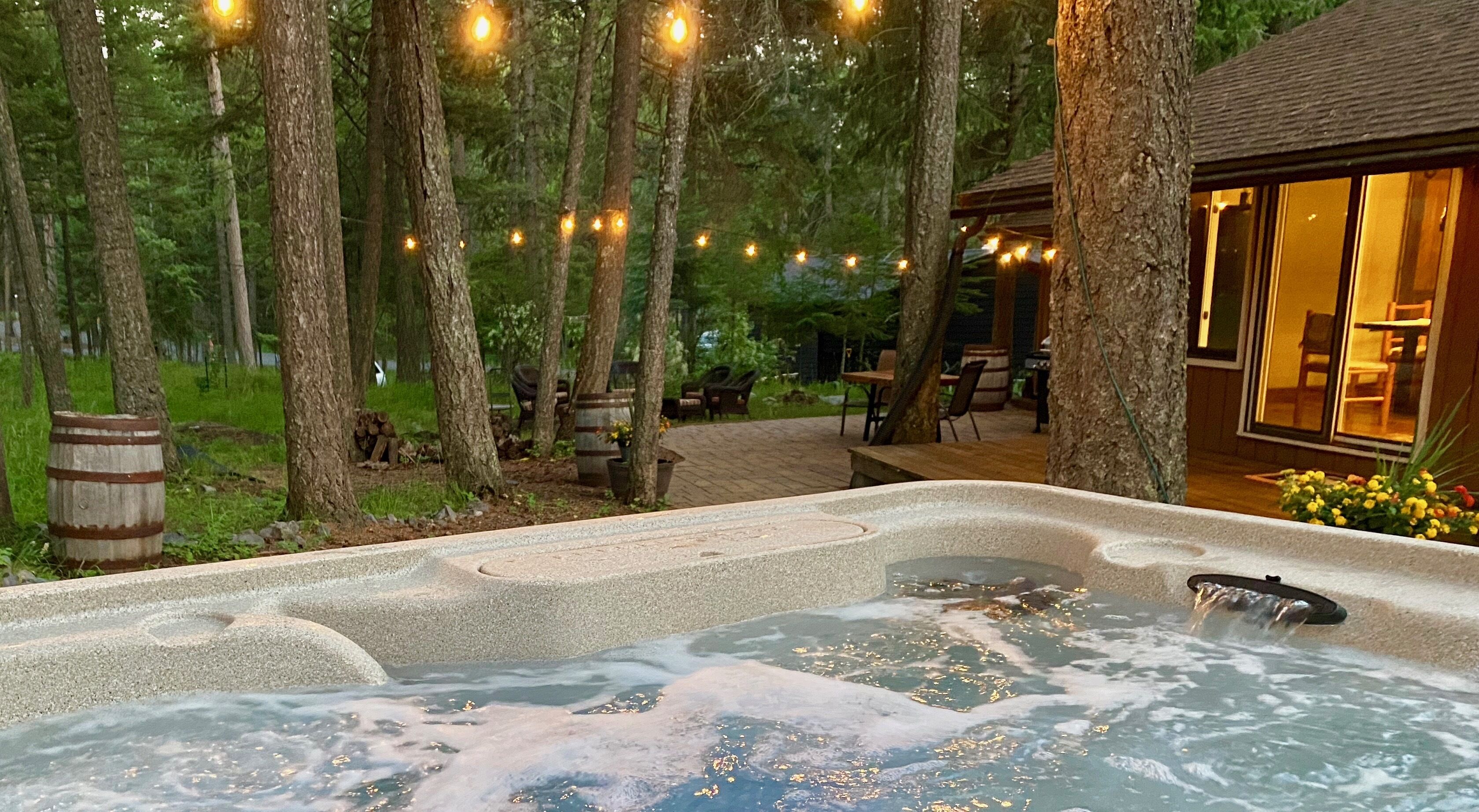 **New hot tub - Minutes from skiing, bike trails , whitefish lake beach and downtown Whitefish!!!