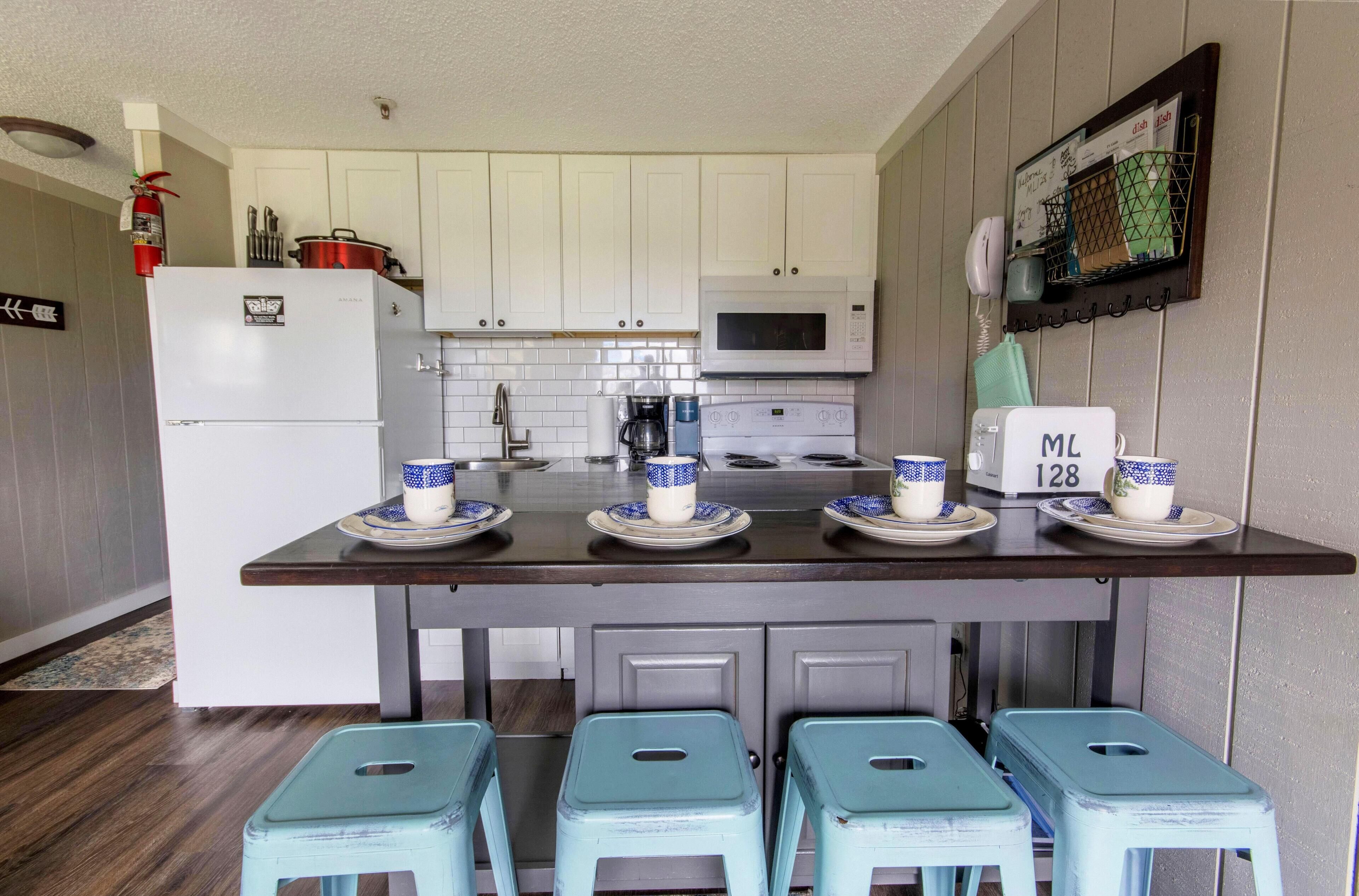 Kylskåp, mikrovågsugn, ugn och spishäll