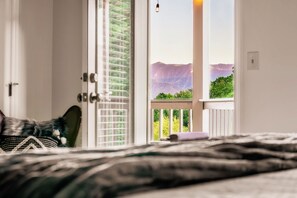 3 bedrooms, desk, iron/ironing board, travel cot