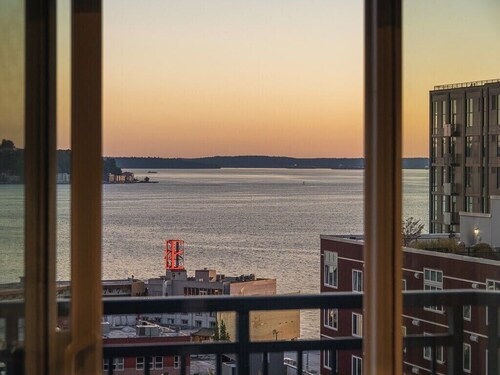 Cozy Belltown Condo with amazing Elliott Bay Views