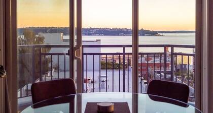 Cozy Belltown Condo with amazing Elliott Bay Views