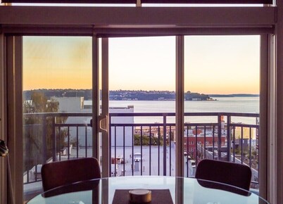 Cozy Belltown Condo with amazing Elliott Bay Views