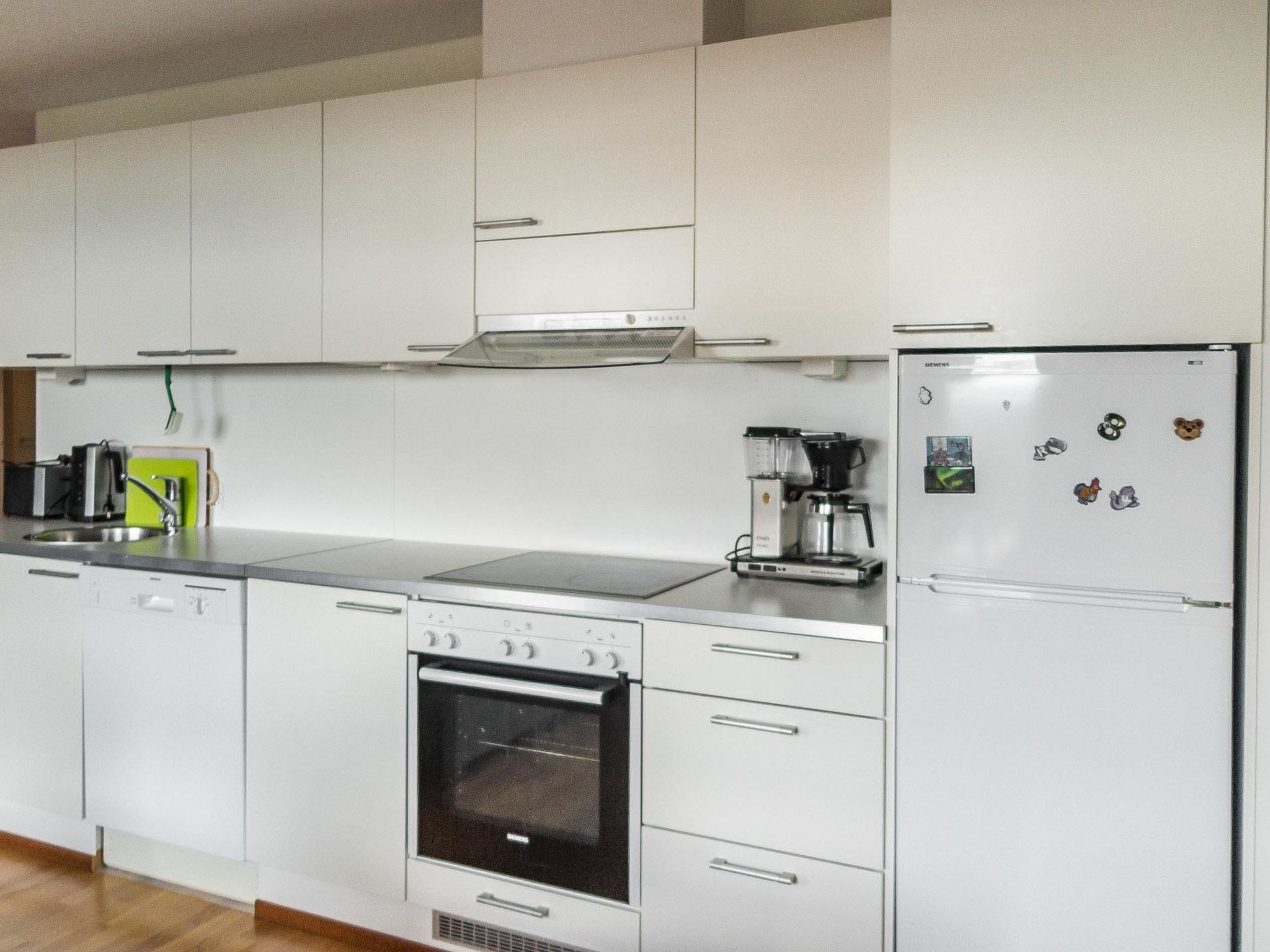Fridge, microwave, dishwasher, cookware/dishes/utensils