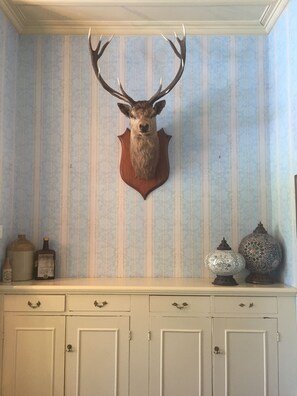 Interior - Large country homestead with tennis court and pool. Only 5 mins from the beach. (Gisborne)