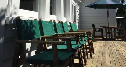 Large country homestead with tennis court and pool. Only 5 mins from the beach.