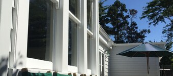 Large country homestead with tennis court and pool. Only 5 mins from the beach.