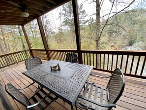 Outdoor dining - Riverfront Mtn Retreat Hot Tub/Fireplaces/King Beds/Tubing/Fishing/Spacious (Ellijay)