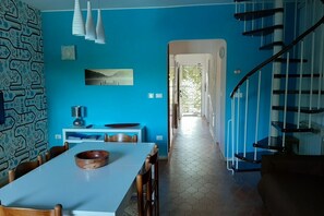 Interior - GENZIANA APARTMENT - with balcony overlooking pool and garage (Sirmione)
