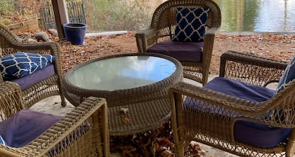 HOLIDAY DISCOUNT, WATER FRONT! CLOSE TO THE MALL! PERFECT FOR HOLIDAY GETAWAY!