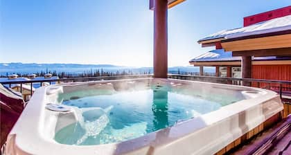 Raven’s Reach Chalet - Ski-in with private hot tub