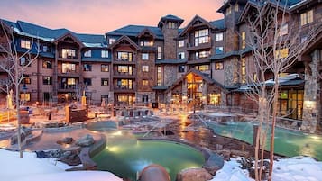 室内游泳池,室外游泳池