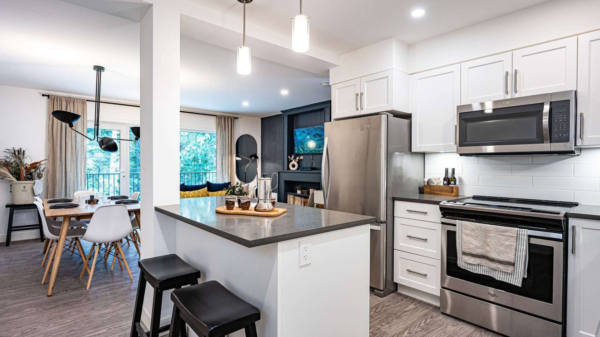 Revelation Retreat Townhouse-Private Hot Tub and Lower-Level Rec Room