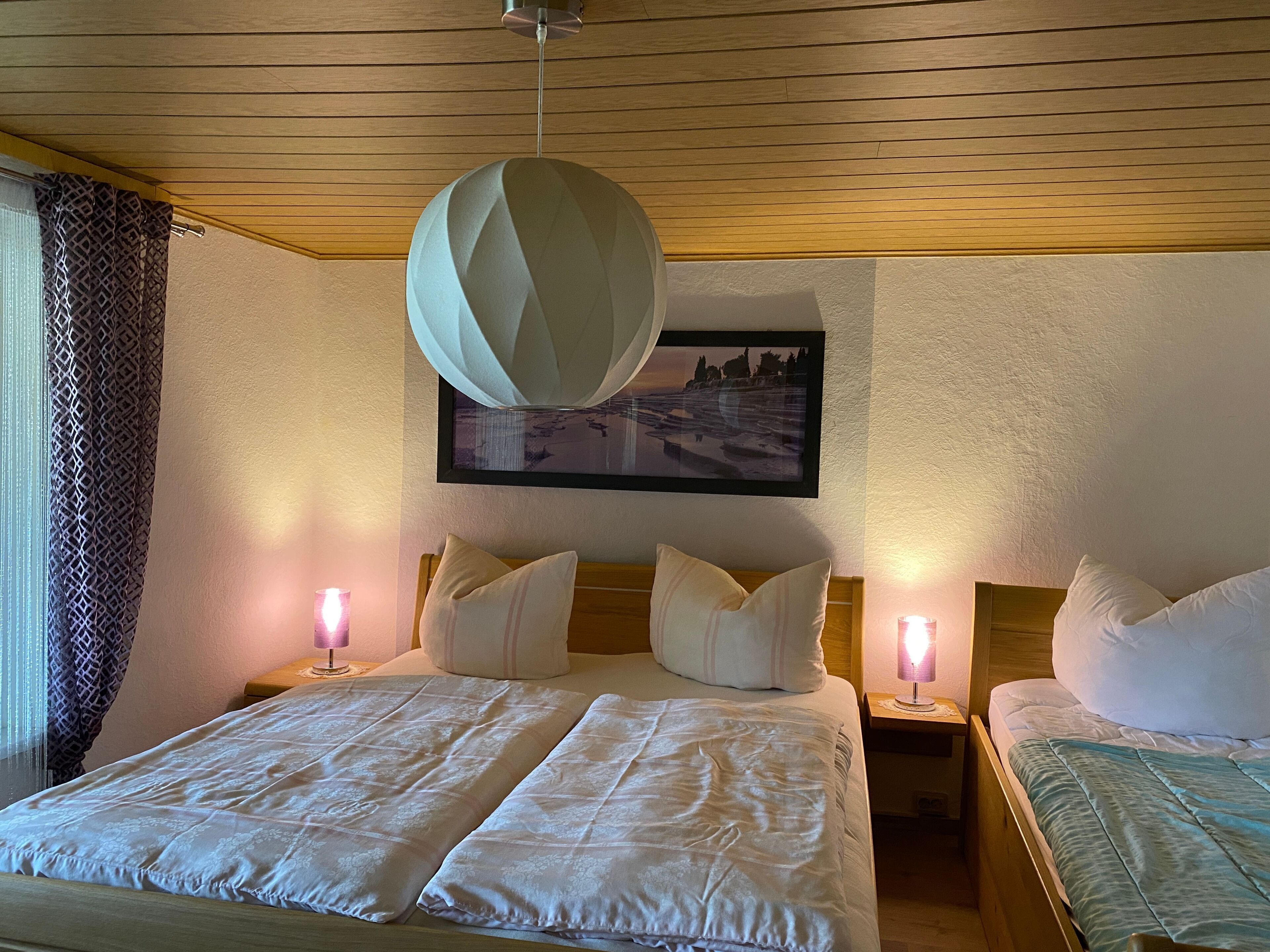 2 slaapkamers, een strijkplank/strijkijzer, reisbedje, wifi