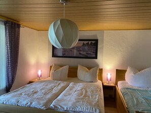 2 habitaciones, tabla de planchar con plancha, cuna de viaje y wifi 